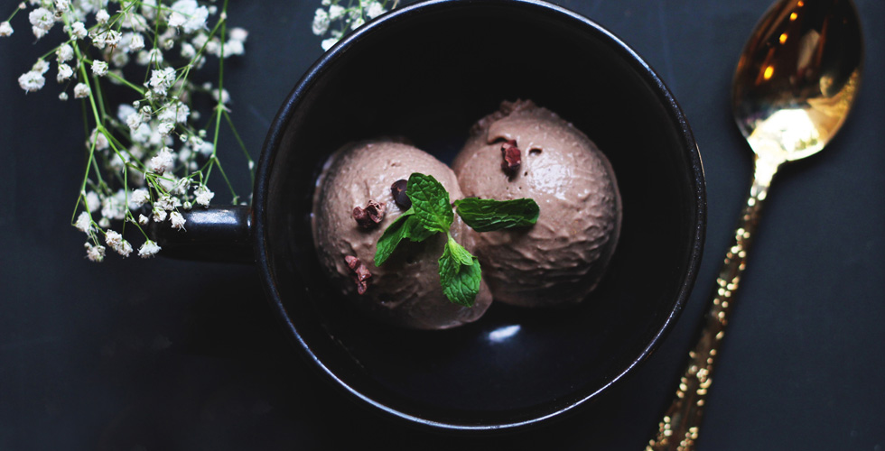 bowl-close-up-dark-1343504